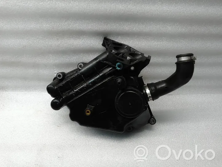 Volvo XC60 Supporto di montaggio del filtro dell’olio 30757730