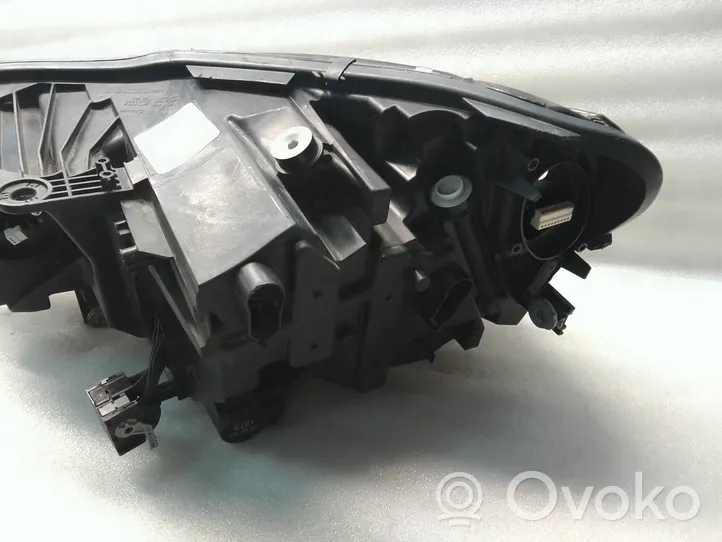 BMW 2 F46 Lampa przednia LE16A6380