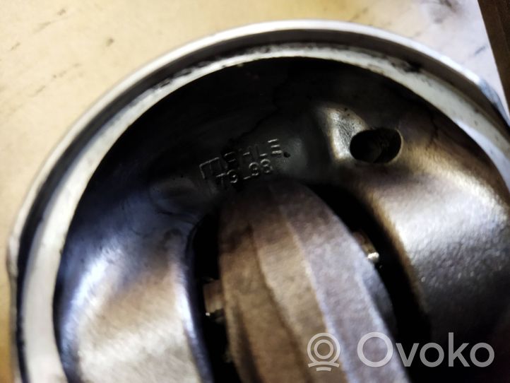 Audi A3 S3 8P Piston avec bielle 03LA