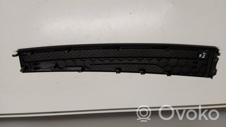 Mercedes-Benz E A207 Lango oro grotelės A2076802407