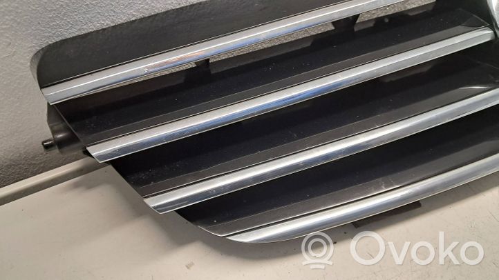 Mercedes-Benz CLK A209 C209 Grille calandre supérieure de pare-chocs avant A2098880052