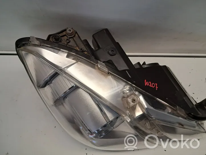 Mercedes-Benz E A207 Lampa przednia A2078200259