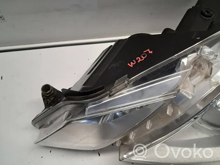 Mercedes-Benz E A207 Lampa przednia A2078200159