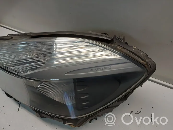 Mercedes-Benz A W176 Lampa przednia A1768200361