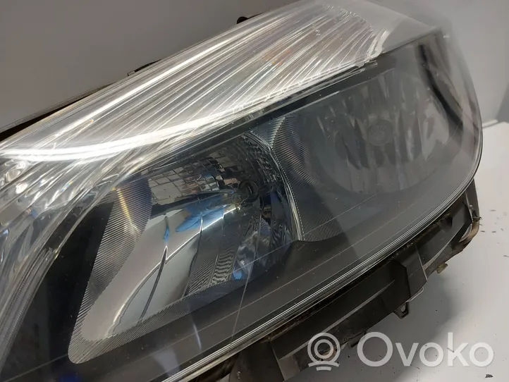 Mercedes-Benz A W176 Lampa przednia A1768200361