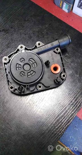 BMW 7 E38 Separatore dello sfiato dell’olio 7501563