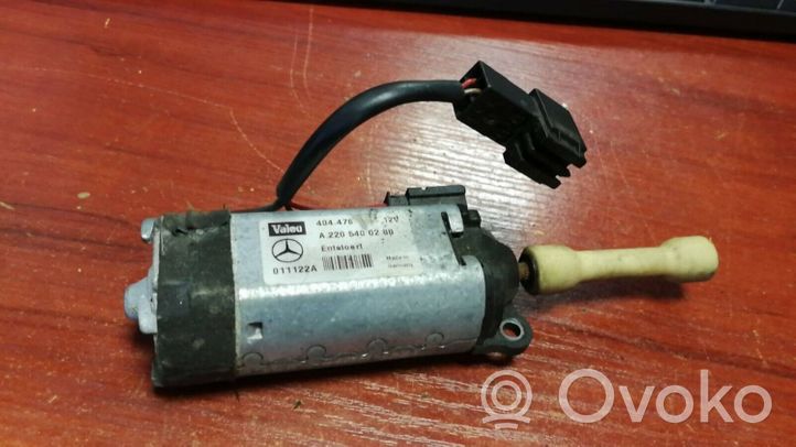 Mercedes-Benz C W203 Motorino di regolazione piantone dello sterzo A2205400288