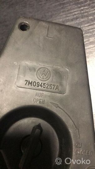 Volkswagen Sharan Parte del faro posteriore 7M0945257A