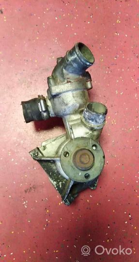 Mercedes-Benz E W124 Boîtier de thermostat R1042030274