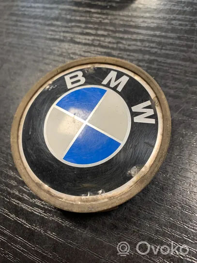 BMW 5 E39 Mostrina con logo/emblema della casa automobilistica 1095361