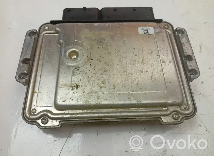 KIA Carens II Komputer / Sterownik ECU silnika 0281013072