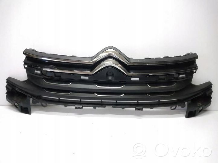 Citroen C5 Aircross Grille calandre supérieure de pare-chocs avant 9825347677