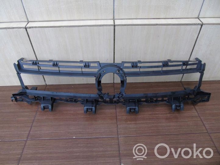 Volkswagen Caddy Grille calandre supérieure de pare-chocs avant 2K5807231