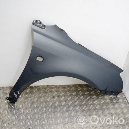 Toyota Avensis T250 Błotnik przedni 5381105020