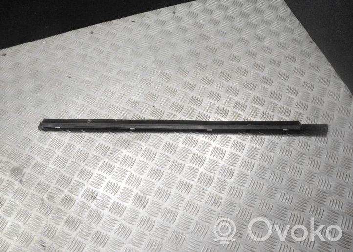 Mercedes-Benz E W211 Rivestimento del vetro della portiera 