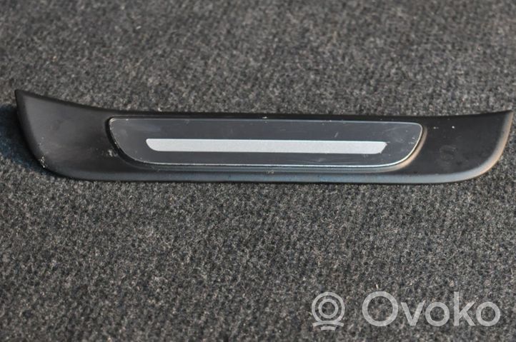 Audi A3 S3 8V Kynnysverhoilusarja (sisä) 8V0941700C