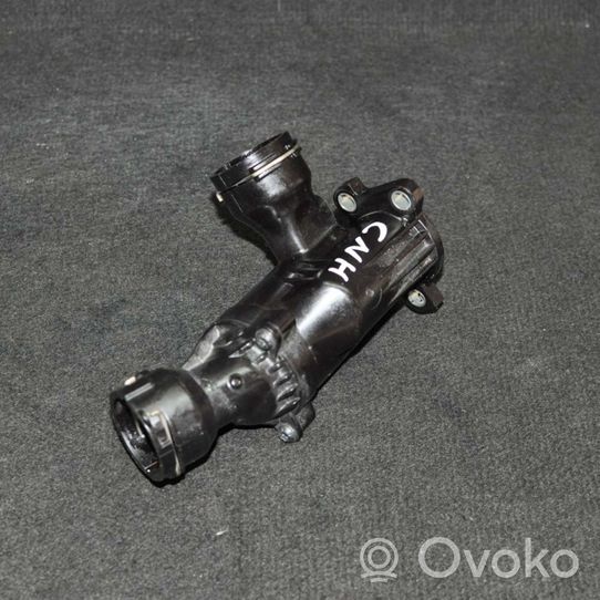 Audi A4 S4 B8 8K Alloggiamento termostato 04L121111H