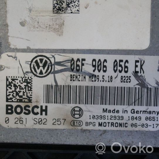 Volkswagen Jetta III Moottorin ohjainlaite/moduuli 06F906056EK