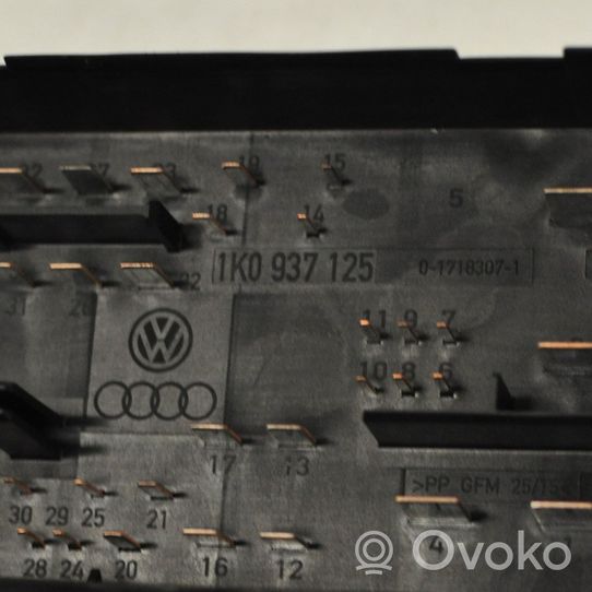 Volkswagen Golf V Skrzynka bezpieczników / Komplet 1K0937125