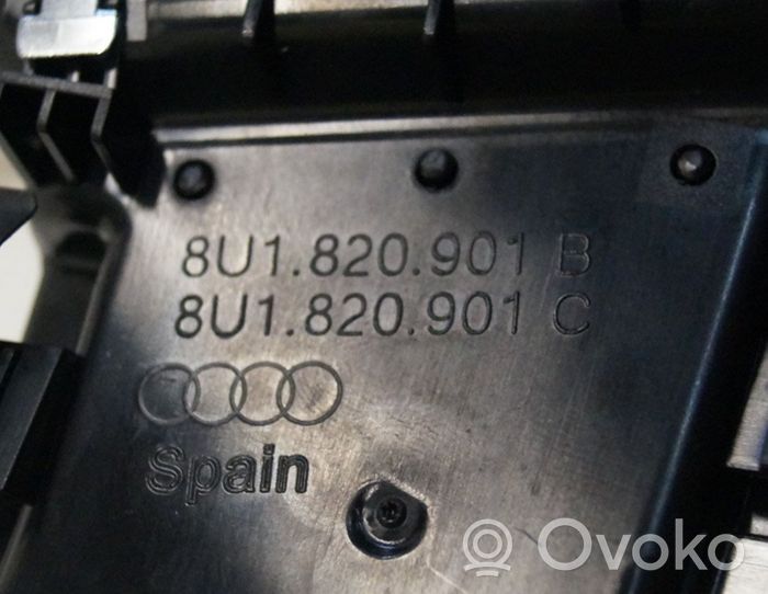 Audi Q3 8U Dysze / Kratki nawiewu deski rozdzielczej 8U1820901C