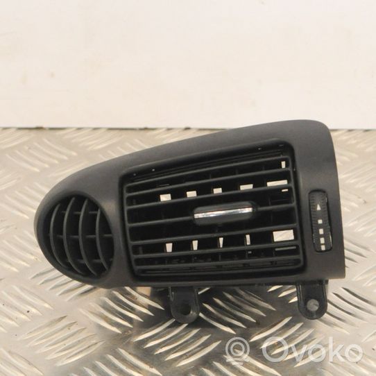 Mercedes-Benz C W203 Garniture, panneau de grille d'aération A2038300554