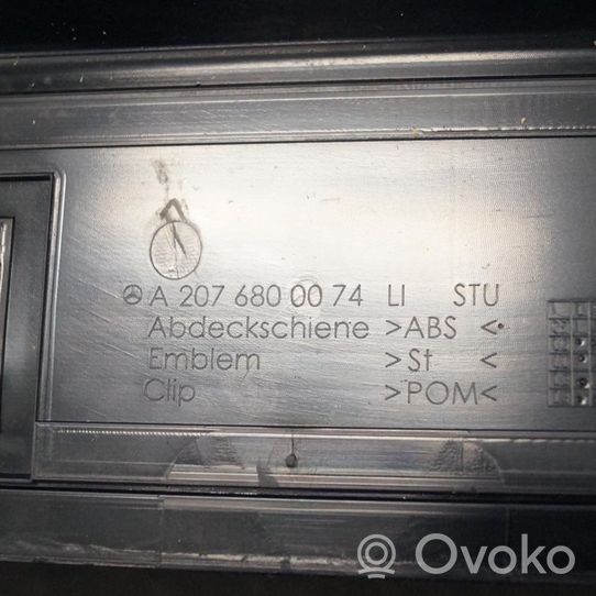 Mercedes-Benz E A207 Priekinio slenksčio apdaila (vidinė) A2076800074