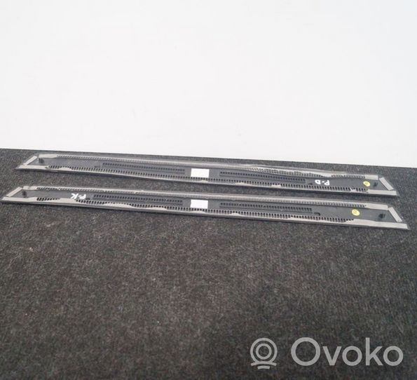 Audi A4 S4 B9 Set di rifiniture davanzale (interno) 8W08533738W0853374