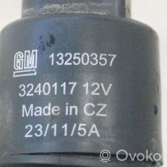 Opel Astra J Pompa spryskiwacza szyby przedniej / czołowej 13250357