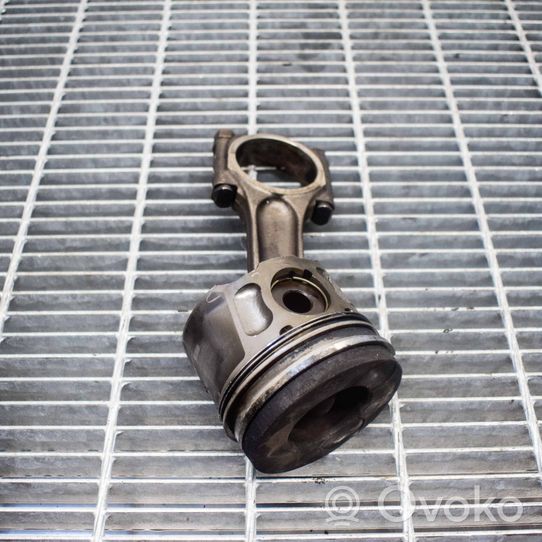 Volvo V50 Piston 8653658