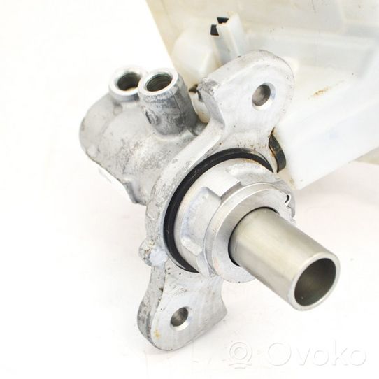 BMW X3 F25 Główny cylinder hamulca 6794473