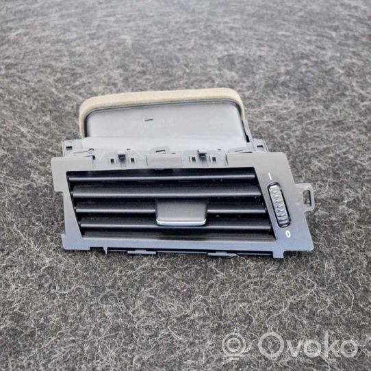 BMW 5 E60 E61 Lango oro grotelės 6910731