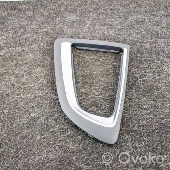 BMW 2 F46 Rivestimento in plastica cornice della leva del cambio 9263414