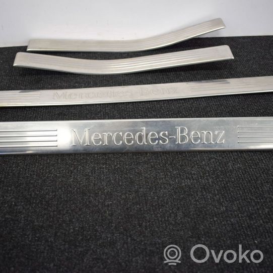 Mercedes-Benz E W212 Set di rifiniture davanzale (interno) 