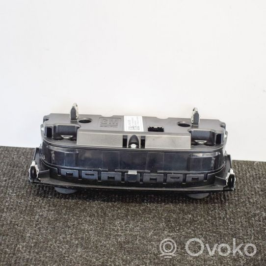 Opel Astra K Przełącznik / Włącznik nawiewu dmuchawy 39042438368046467