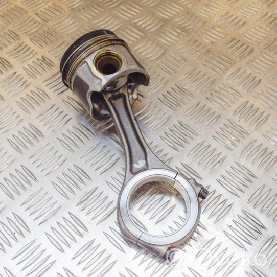 Porsche Cayenne (92A) Piston 