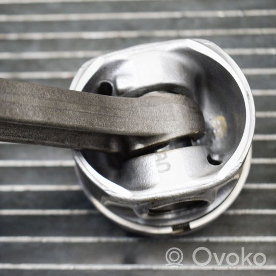 Volkswagen Golf VI Piston 