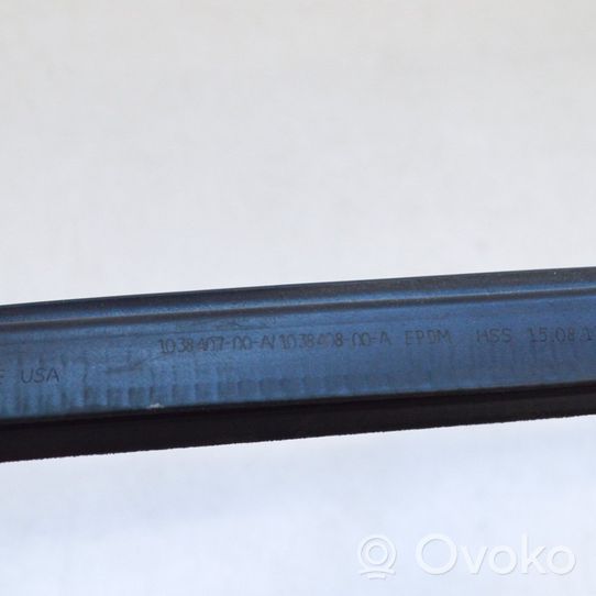 Tesla Model S Takaoven lasin muotolista 103840700A