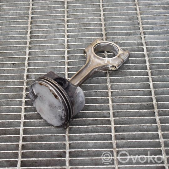 BMW X3 E83 Piston 