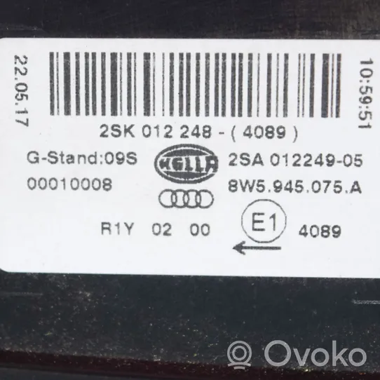 Audi A4 S4 B9 Lampy tylnej klapy bagażnika 8W5945075A