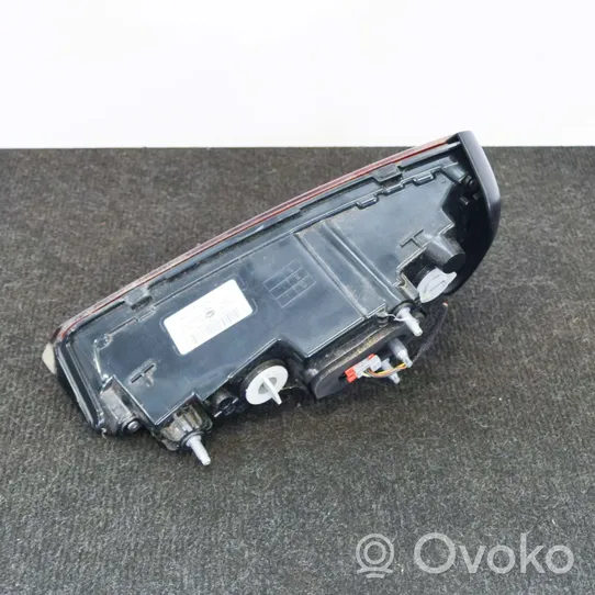 Audi A4 S4 B9 Lampy tylnej klapy bagażnika 8W5945075A