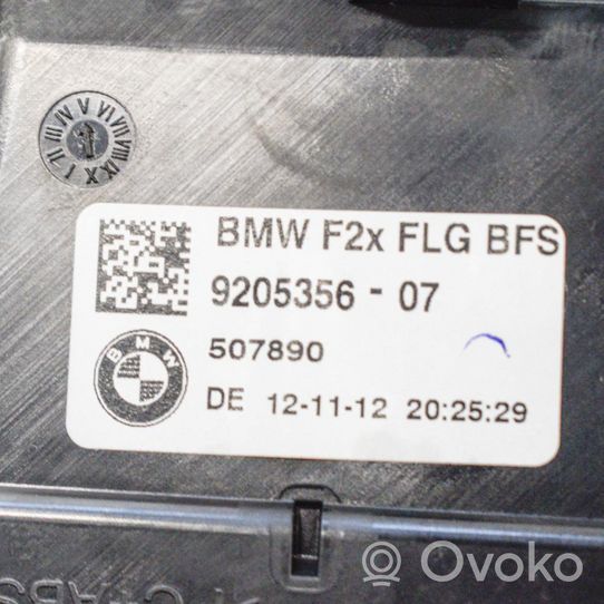 BMW 1 F20 F21 Kojelaudan tuuletussuuttimen suojalista 9205356