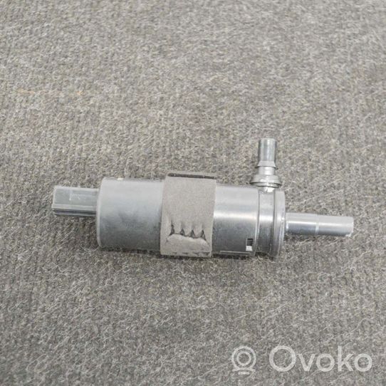 Audi A5 Pompa spryskiwacza szyby przedniej / czołowej 8W0955647