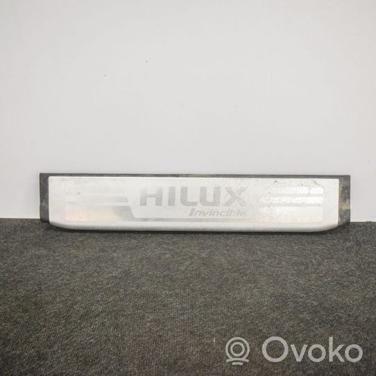 Toyota Hilux (AN10, AN20, AN30) Etuoven kynnyksen suojalista 679130K020