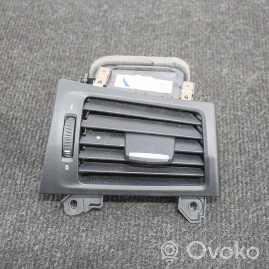 BMW X3 F25 Lango oro grotelės 9217444