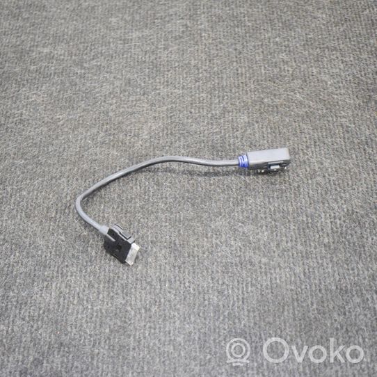 Audi A5 8T 8F Câble adaptateur AUX 4F0051510K