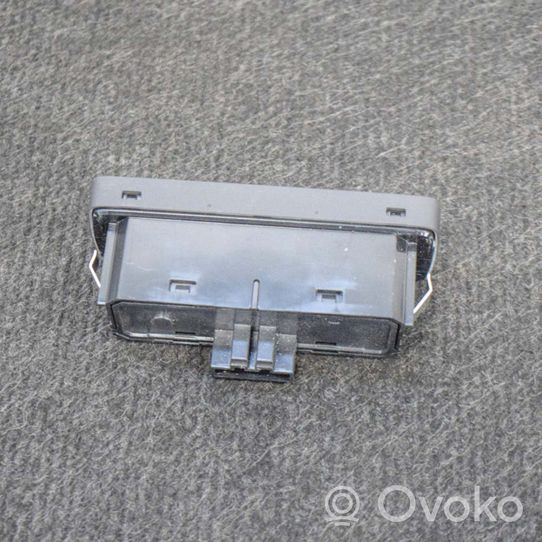 Volvo XC40 Interruttore a pulsante apertura portellone posteriore/bagagliaio 31443873
