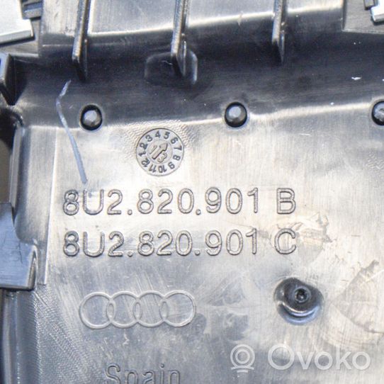 Audi Q3 8U Kojelaudan tuuletussuuttimen suojalista 8U2820901B