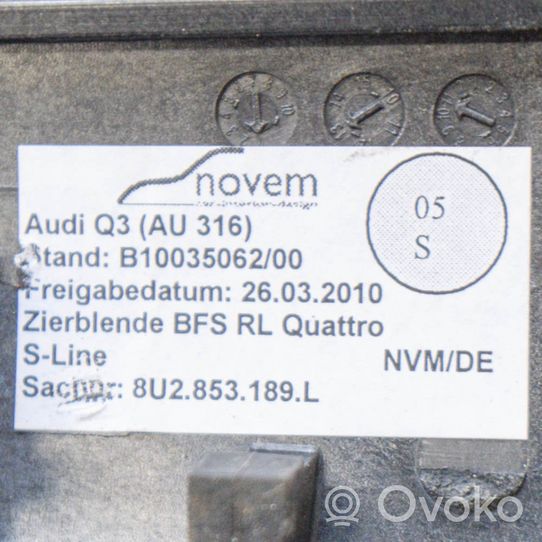 Audi Q3 8U Kojelaudan hansikaslokeron lista 8U2853189