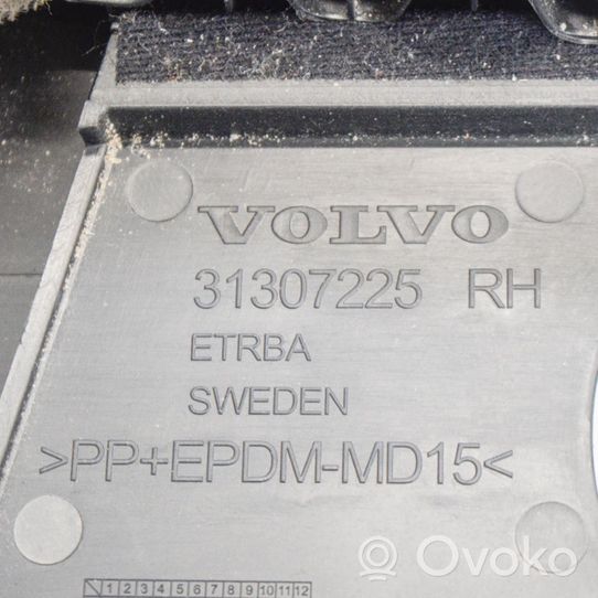 Volvo V40 B-pilarin verhoilu (yläosa) 31102350