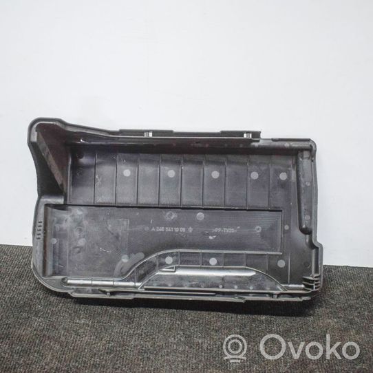 Mercedes-Benz A W176 Coperchio/tappo della scatola vassoio della batteria A2465411005